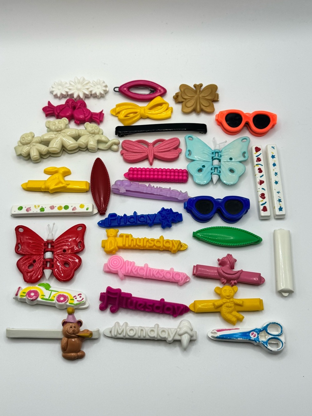 Lot of 31 Vintage Plastic Hair Accessories Colorful Novelty Barrettes